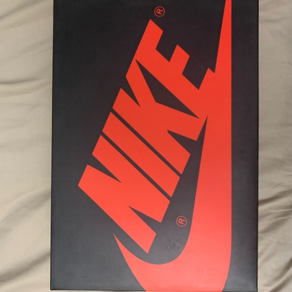 DS Jordan 1 Retro High Shattered Backboard 3.0 GS - Picture 3 of 3